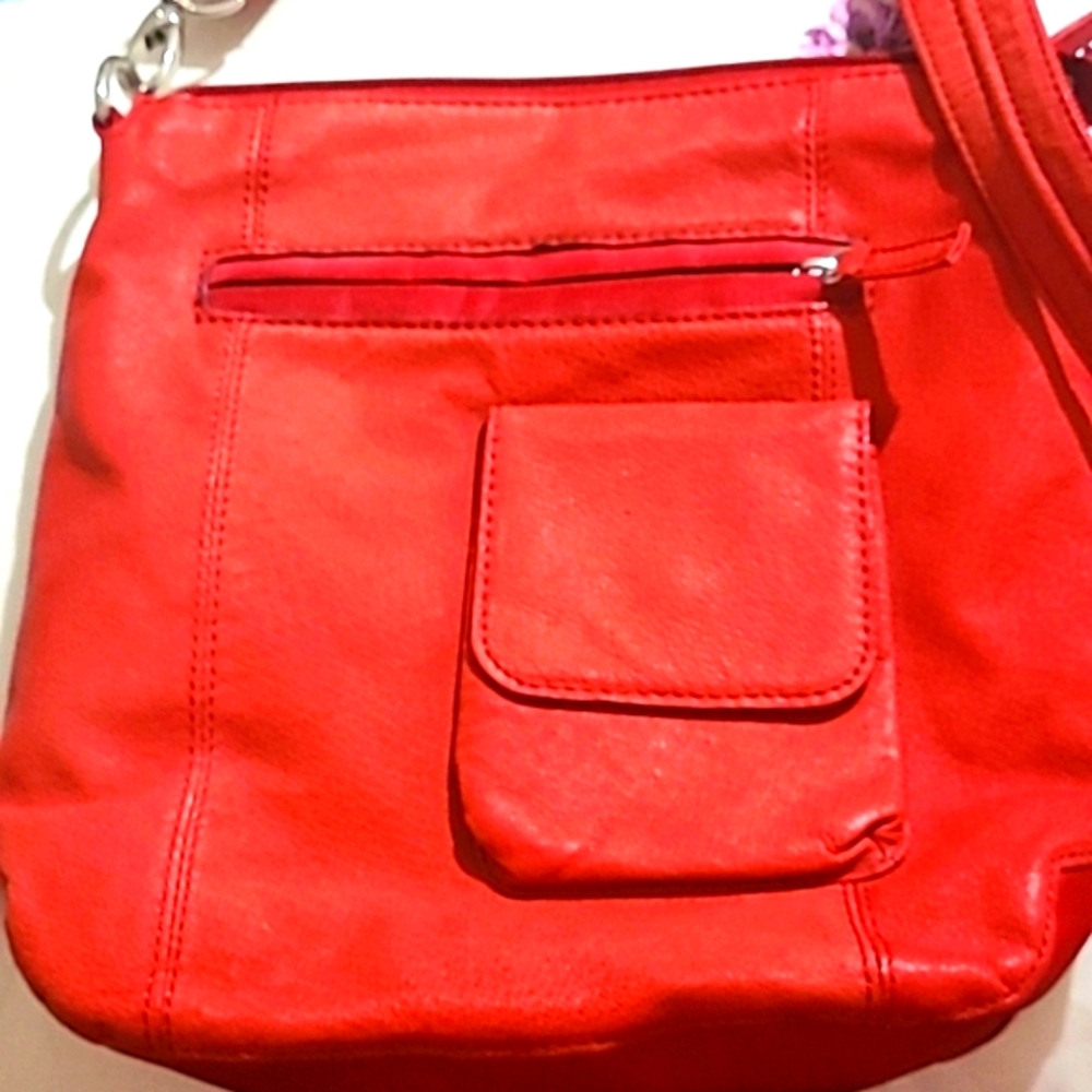 Gun Tote'n Mamas Concealed Weapon Handbag. Item # GMT-29/Red.